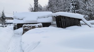 Разгребаю последствия снегопада.