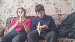 Рутина наших дней, топим печи, перевозим матрасы и туи.