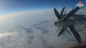 Плановый полет стратегических ракетоносцов Ту-95мс