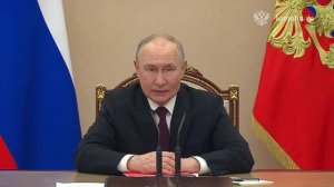 Владимир Путин сегодня провёл оперативное совещание с постоянными членами Совета Безопасности !!!