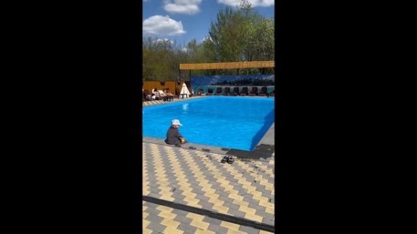 Adobe Express - Летний бассейн в Village House