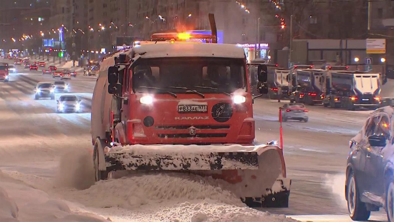 Снегопад, который обрушился на столицу, называют самым сильным с начала зимы. смотреть онлайн