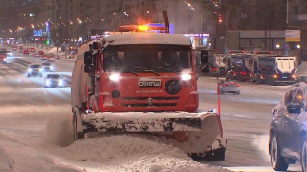Снегопад, который обрушился на столицу, называют самым сильным с начала зимы.