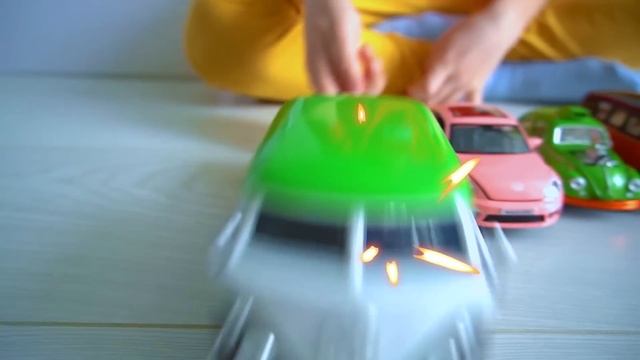 Марк и автомобили в таинственной коробке. Изучаем марки автомобилей смотреть онлайн