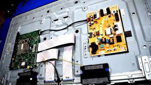 Ремонт телевизора SAMSUNG UE43NU7170U