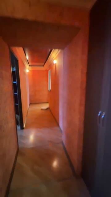 великолепная 4-комн.квартира с большой кухней на 1 этаже панельного дома, общей площадью 85,5 кв.м