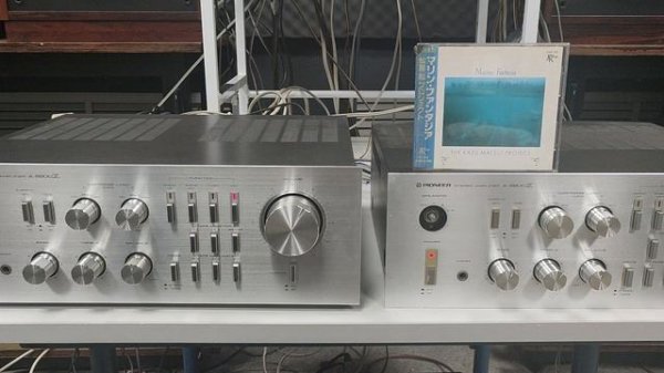 PIONEER A-8800X выбери лучший по звуку из двух в видео, ещё есть тюнер в пару F-8800X