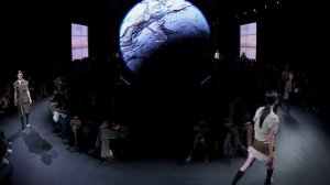 Показ женкой коллекции Miu Miu весна-лето 2023