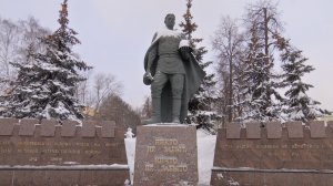 Возложение цветов в память о защитниках Отечества