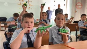 🧭  Модель танка из бумаги: школьники 20-го лицея Уссурийска освоили искусство оригами