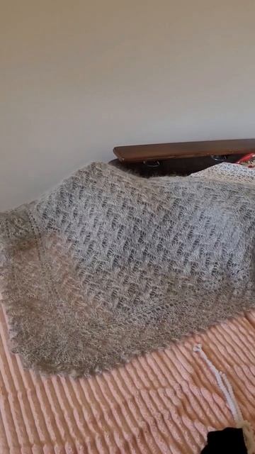 Пуховый, тёплый платок цвета меланж. Видео отзыв моей покупательницы Сациты. смотреть онлайн