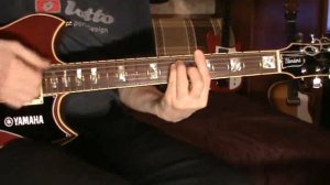 Поёт  гитара-Любэ (как играть на гитаре аккорды)