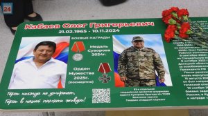 Связь поколений и памяти: "Парта Героя" Олега Кабаева установлена в абаканской гимназии