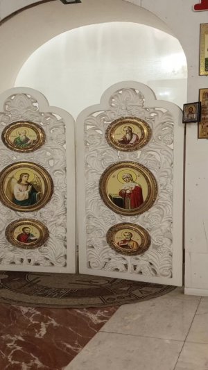 Божественная служба в храме Святой Троицы