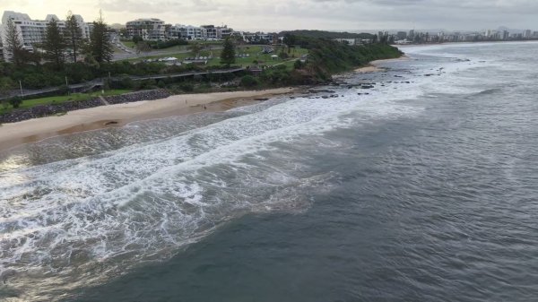 Stunning 4K video of Sunshine Coast waves