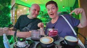 Мукбанг кофе и ТОРТИКИ с видом на ЗАБОР в Паттайе) Вован ОХОТИТСЯ на мясо! Рынок Джомтьен ГУДИТ Влог