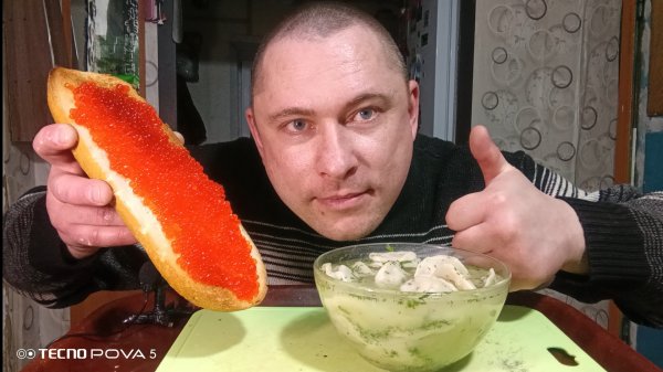 мукбанг/обжорыч/пельмени домашние с бульоном, бутерброды с красной икрой Кижуж/