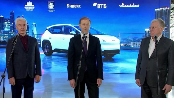 Денис Мантуров и Сергей Собянин запустили производство Umo на заводе "Москвич".