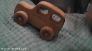 Мышонок сидит в лагере