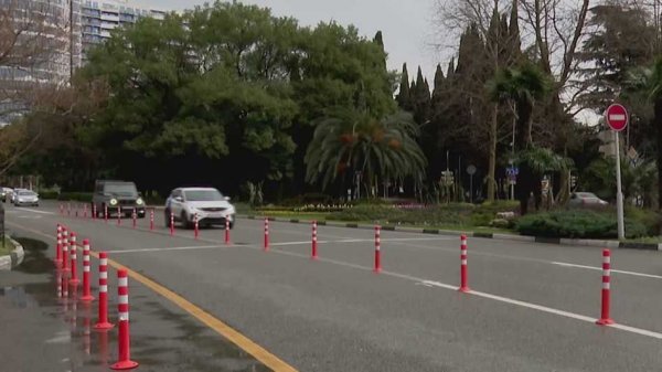 На Курортном проспекте в центре Сочи изменили схему движения транспорта