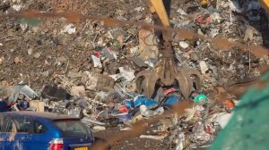 Чернила для принтера в куче металлолома? Видео с Ливерпульской свалки с беспилотника