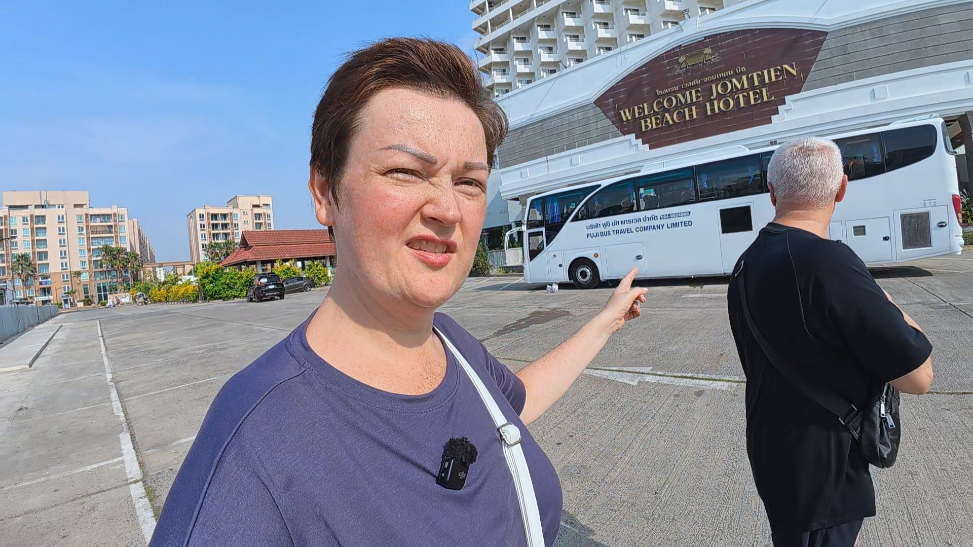 Реальный Таиланд! МОДНЫЕ вещи за копейки с ПОМОЙКИ и шикарные ЯХТЫ! Жизнь в Паттайе Джомтьен Влог смотреть онлайн