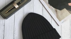 Муж доволен. Стильная мужская шапка спицами. Мастер-класс по вязанию