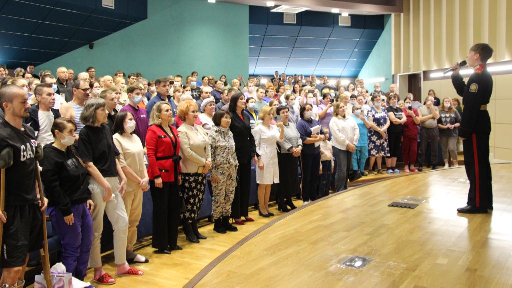 В Краевой клинической больнице состоялся концерт для бойцов СВО, проходящих лечение смотреть онлайн