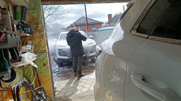 Не помогаем-и это правильно. Пора обновлять гардероб!