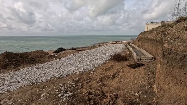 20.02.И Шторм и подснежники. Анапа.