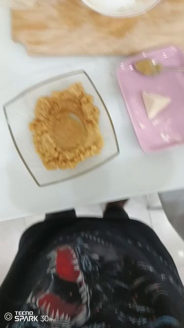 лёгкий и быстрый тортик в тарелке