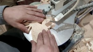 Бабочка из дерева выпиленная на лобзиковом станке