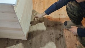 Улей Дадан 16рам из липы, высокое сетчатое дно, двускатная белая крыша