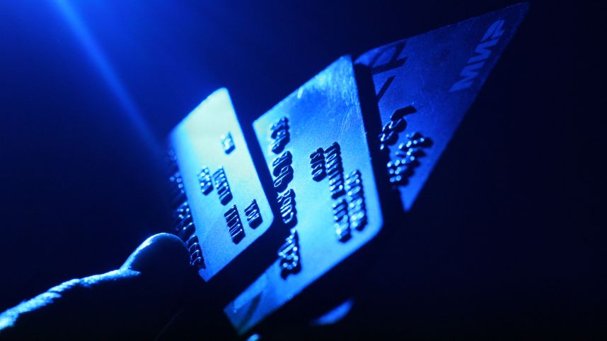 Россиянам увеличат лимит банковских карт на человека смотреть онлайн