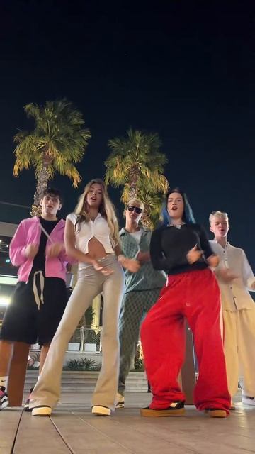 больше нас в Макс: AdrenalinHouse