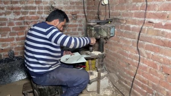 Лопаты из старых масляных бочек. Пакистан