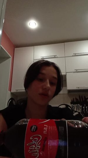 что буду я смотреть фильм 📽️ или блогеров.  с вкусняшками.