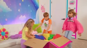 Настя учит родителей, как проводить время со своими де