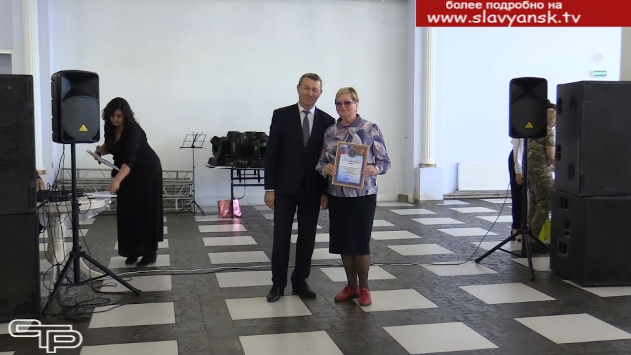 Отмечены волонтеры, помогающие фронту смотреть онлайн