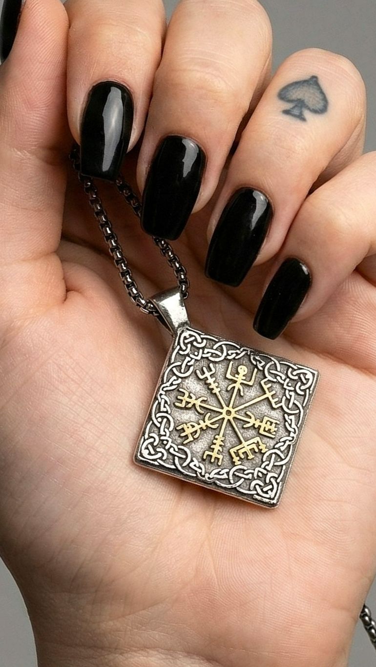 Квадратный кулон на цепочке "Вегвизир" от StarfallShop