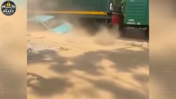 80 ПОТРЯСАЮЩИХ видео с крушениями поездов, снятых на камеру. Лучшее за 2025 год