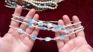 282. Чехословацкие броши и конечно бусы