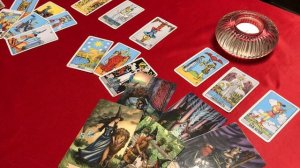 Почему мужчина не поздравил вас с праздником? Гадание Таро