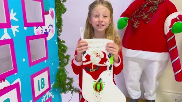 Настя открывает рождественский адвент-календарь