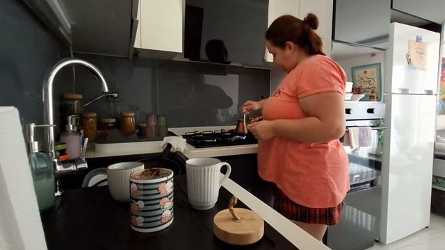 ВПЕРВЫЕ ЗА ДОЛГОЕ ВРЕМЯ ЧЕМ БОГАТЫ ТОМУ И РАДЫ смотреть онлайн