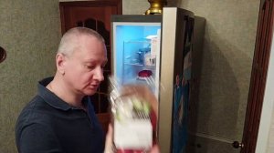 Надо обедать.