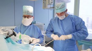 В госпитале Бурденко прооперировали бойца с помощью технологии дополненной реальности.