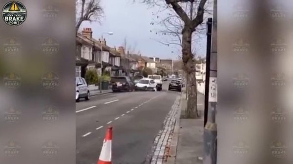 85 шокирующих моментов автомобильных аварий 2022 года. Идиоты за рулем, заснятые на камеру