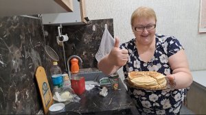 На завтрак - блины детства, на обед - бургер, а на ужин фаршированные перцы.