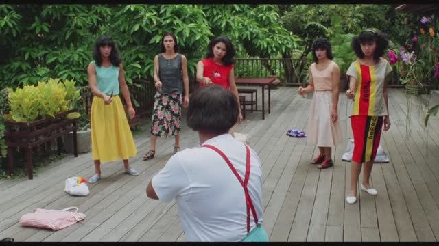 Сияйте, сияйте, счастливые звёзды: Чайник против трансвеститов